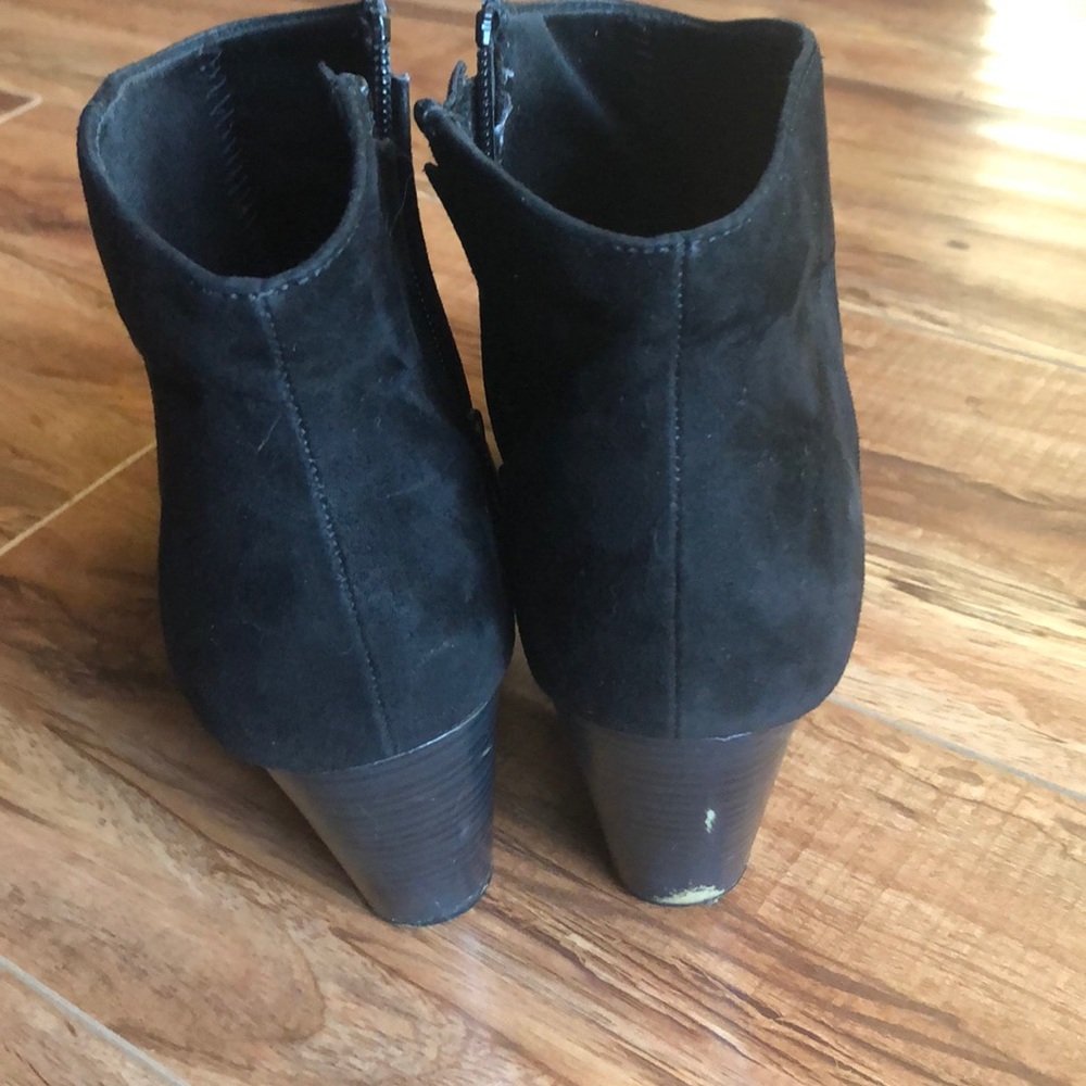 Old Navy Black Heeled Booties. Size 9. Faux Suede. - Picture 3 of 3
